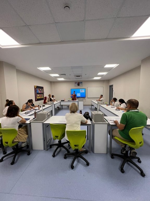 2024-2025 eğitim öğretim yılı öğretmen hizmet içi eğitim programımızı alanında uzman çok değerli eğitimcilerimizle birlikte verimli ve başarılı bir şekilde tamamladık. görseli 4