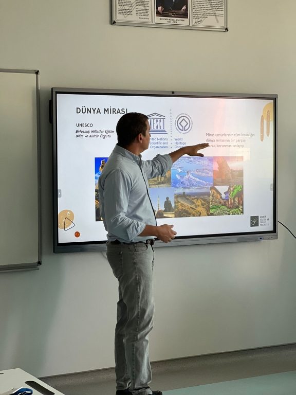 2024-2025 eğitim öğretim yılı öğretmen hizmet içi eğitim programımızı alanında uzman çok değerli eğitimcilerimizle birlikte verimli ve başarılı bir şekilde tamamladık. görseli 3