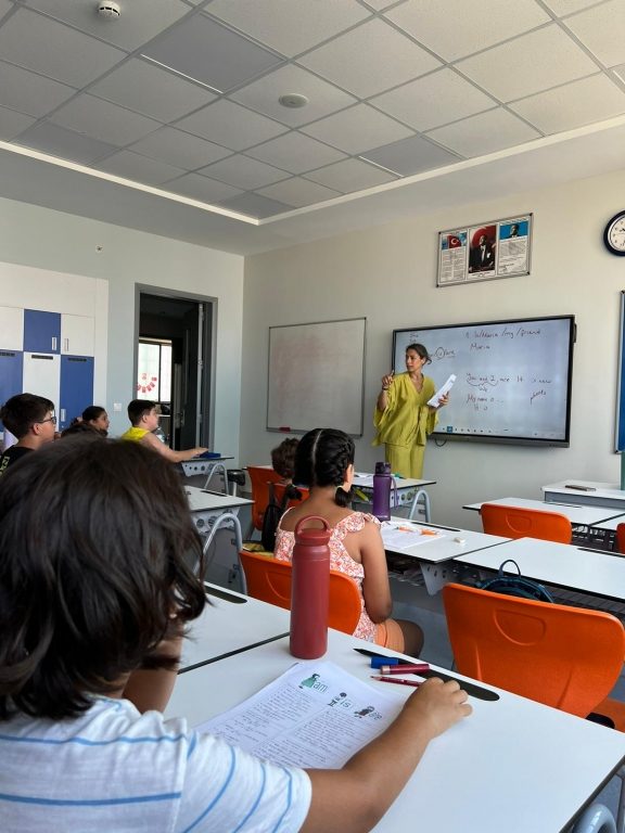 5. ve 6. Sınıfa Yeni Kayıt Yaptıran Öğrencilerimizin Yabancı Dil Kursları Başladı görseli 3