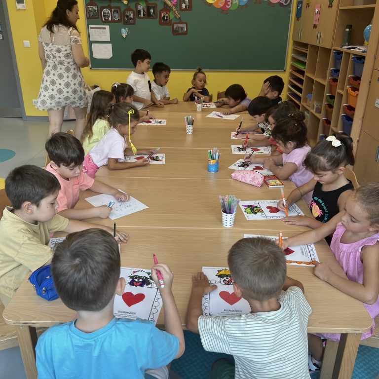 Ana sınıfı ve 1. sınıf eğitim programımızı başarılı bir şekilde tamamladık. görseli 3