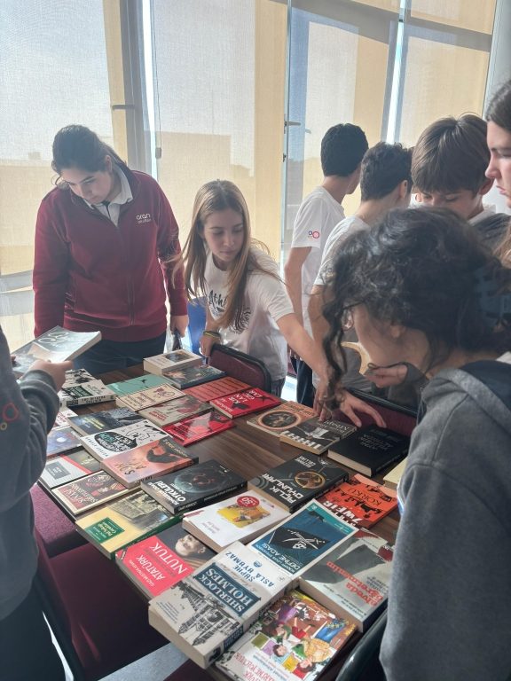 Okuma kültürünü yaygınlaştırmayı ve geliştirmeyi hedeflediğimiz 2. Geleneksel Kitap Takas Etkinliğimizi tüm kademelerimizin katılımı ile gerçekleştirdik. görseli 2