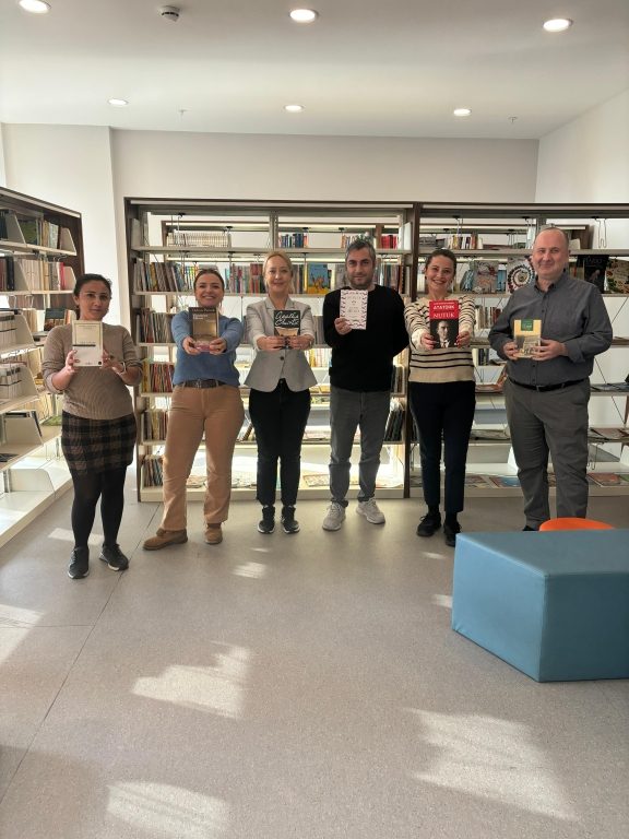 Okuma kültürünü yaygınlaştırmayı ve geliştirmeyi hedeflediğimiz 2. Geleneksel Kitap Takas Etkinliğimizi tüm kademelerimizin katılımı ile gerçekleştirdik. görseli 16