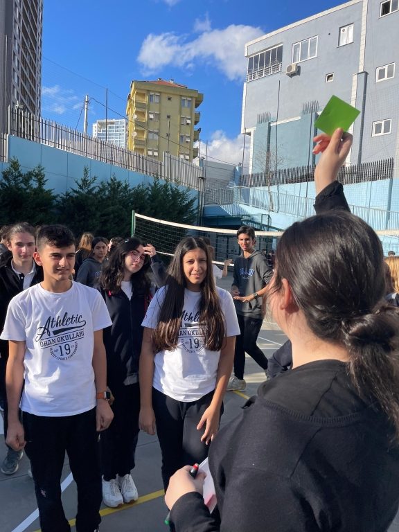Olası bir afet durumunda öğrencilerimizin nasıl hareket etmesi gerektiği ile ilgili olarak Kartal Belediyesi İlçe AFAD ekipleri tarafından öğrencilerimize kademeler düzeyinde bir “Afet Farkındalık Eğitimi” düzenlenmiştir. görseli 15
