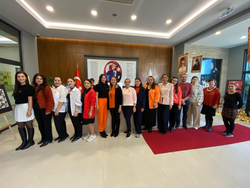 Oran Okulları olarak “2-8 Kasım Lösemili Çocuklar Haftası” kapsamında lösemili çocuklara destek olmak amacıyla okulumuzda çeşitli etkinlikler düzenlendi. Bu kapsamda okulumuzda LSV Dükkan standı açıldı ve elde edilen gelir LÖSEV’e bağışlandı. görseli 11