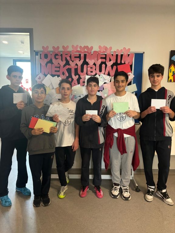 24 Kasım Öğretmenler Günü kapsamında “Öğretmenime Mektup” etkinliğiyle ortaokul ve lise öğrencilerimiz öğretmenlerine duygu ve düşüncelerini ifade eden mektuplar yazdı. görseli 9