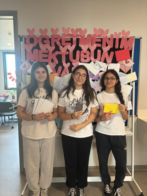 24 Kasım Öğretmenler Günü kapsamında “Öğretmenime Mektup” etkinliğiyle ortaokul ve lise öğrencilerimiz öğretmenlerine duygu ve düşüncelerini ifade eden mektuplar yazdı. görseli 10