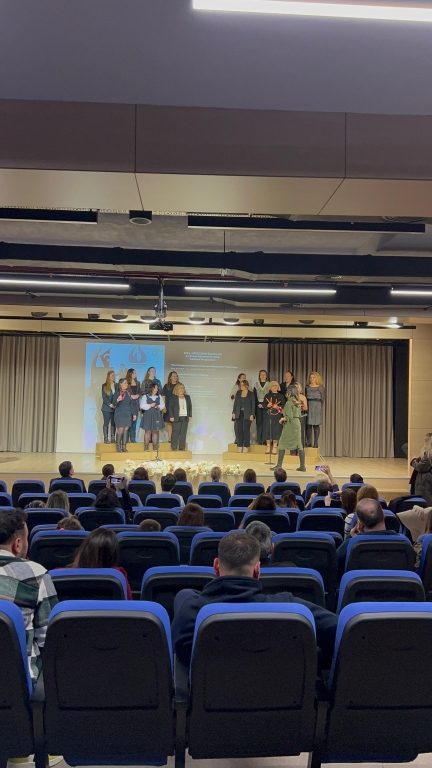 Sevgi, şefkat ve emekle öğrencilerimizin yoluna ışık olarak onları yarınlara hazırlayan tüm öğretmenlerimizin, 24 Kasım Öğretmenler Günü kutlu olsun. görseli 3