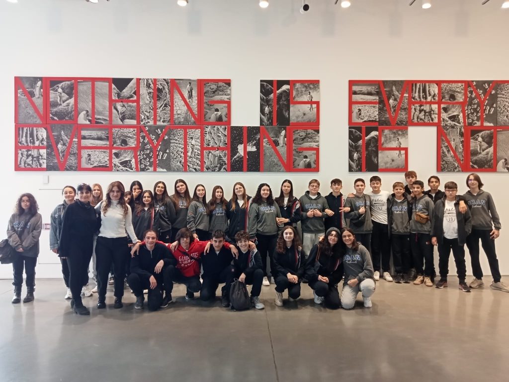 İstanbul Modern Sanatlar Müzesi’nde, çağdaş sanat ve tematik grup sergileri ile 9. sınıf öğrencilerimizi buluşturduk. görseli 8