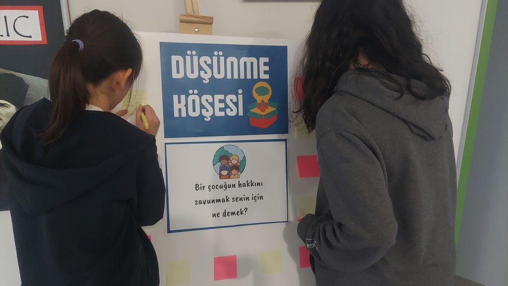 PDR Birimimiz tarafından 2023-2024 eğitim öğretim yılında okulumuzda uygulanmaya başlanan Akran Arabuluculuğu programımızda bu yıl da yeni dönem akran arabulucularıyla bir araya gelindi. görseli 4