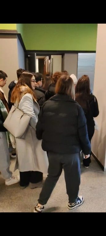 PDR birimimiz tarafından 11. ve 12. sınıf öğrencilerimizle Özyeğin Üniversitesinin Hukuk Bölümü tarafından gerçekleşen “Kurgusal Dava Sunumu” etkinliğine katıldık. görseli 2