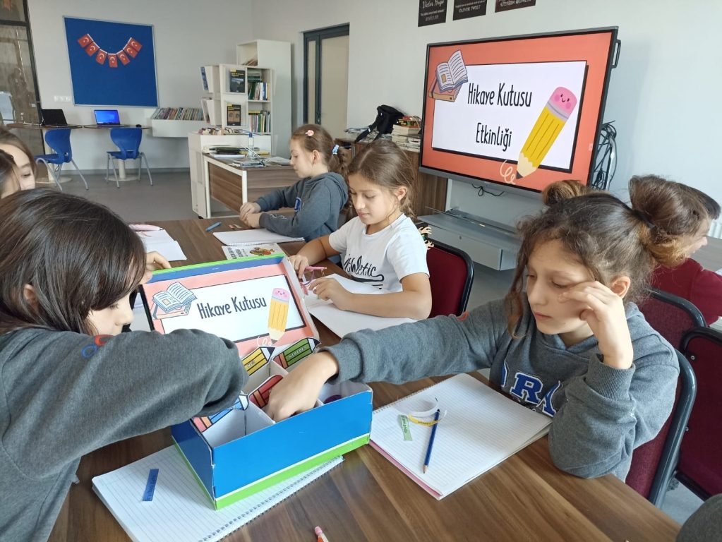 KURGUSAL KİTAPLARIN BÜYÜLÜ DÜNYASINA YOLCULUK görseli 4