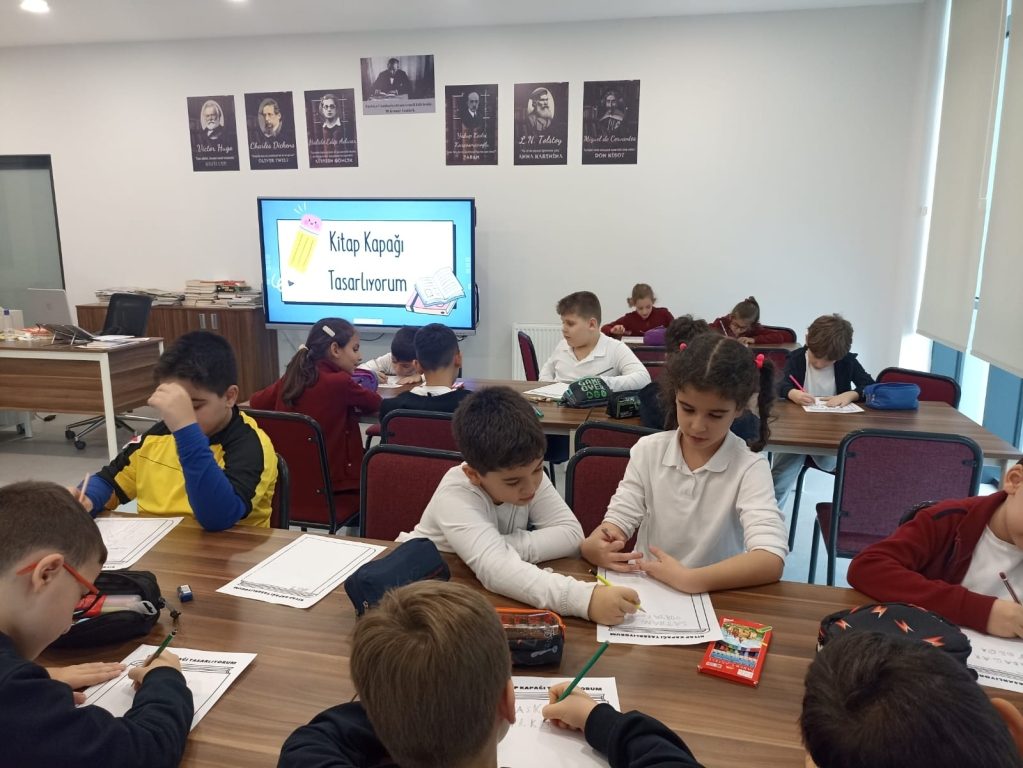 KURGUSAL KİTAPLARIN BÜYÜLÜ DÜNYASINA YOLCULUK görseli 2