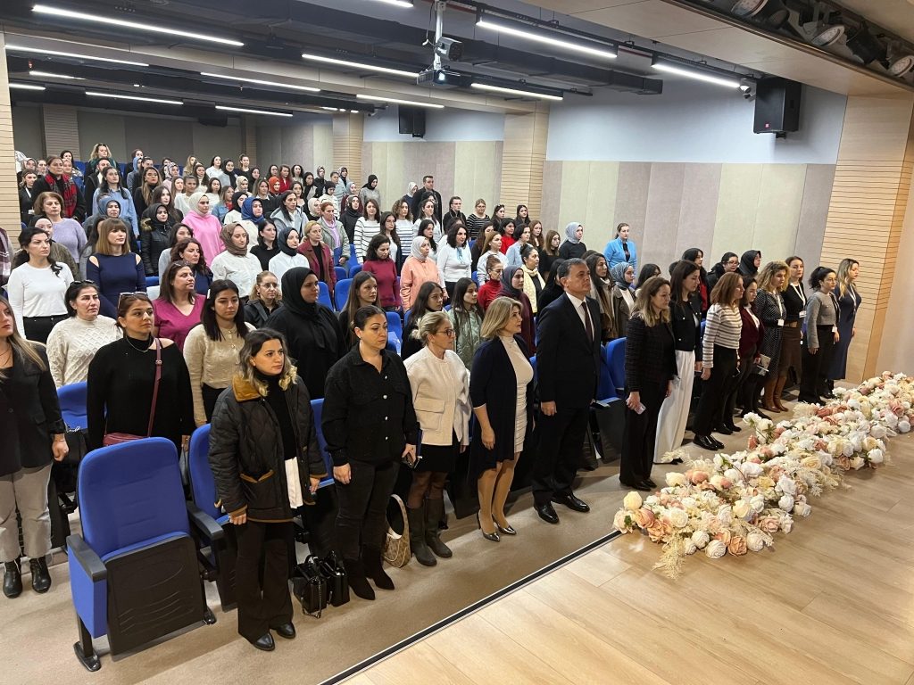 Prof. Dr. Özgül Polat tarafından İstanbul Anadolu Yakası okul öncesi ve rehber öğretmenlere ‘’Yaratıcı Öğretmenlerin Yaratıcı Çocukları’’ konulu uygulamalı eğitim gerçekleştirildi. görseli 1