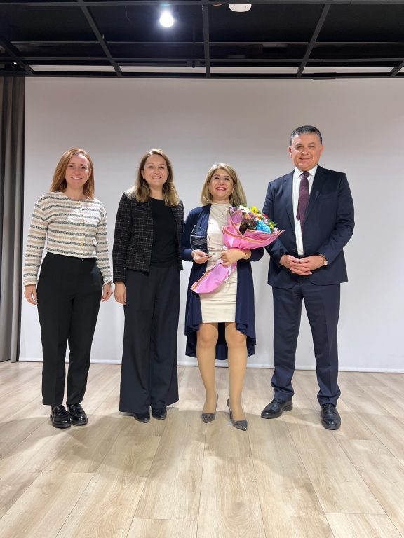 Prof. Dr. Özgül Polat tarafından İstanbul Anadolu Yakası okul öncesi ve rehber öğretmenlere ‘’Yaratıcı Öğretmenlerin Yaratıcı Çocukları’’ konulu uygulamalı eğitim gerçekleştirildi. görseli 6