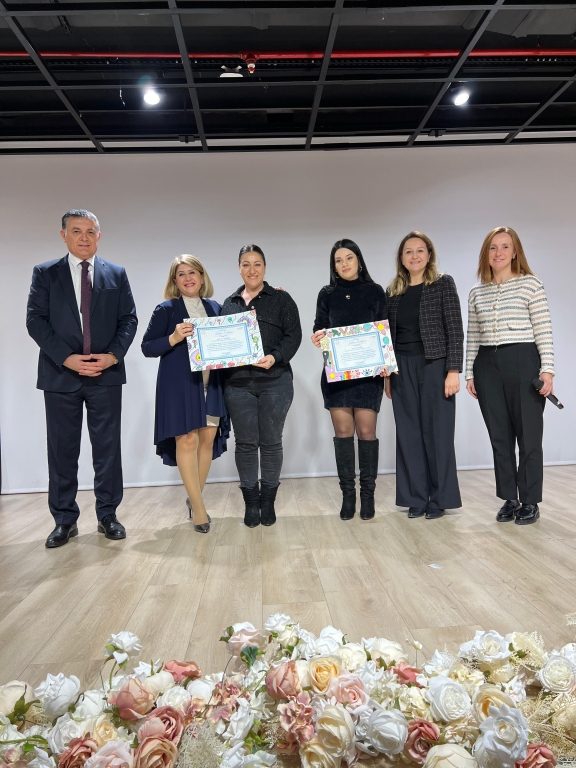 Prof. Dr. Özgül Polat tarafından İstanbul Anadolu Yakası okul öncesi ve rehber öğretmenlere ‘’Yaratıcı Öğretmenlerin Yaratıcı Çocukları’’ konulu uygulamalı eğitim gerçekleştirildi. görseli 7