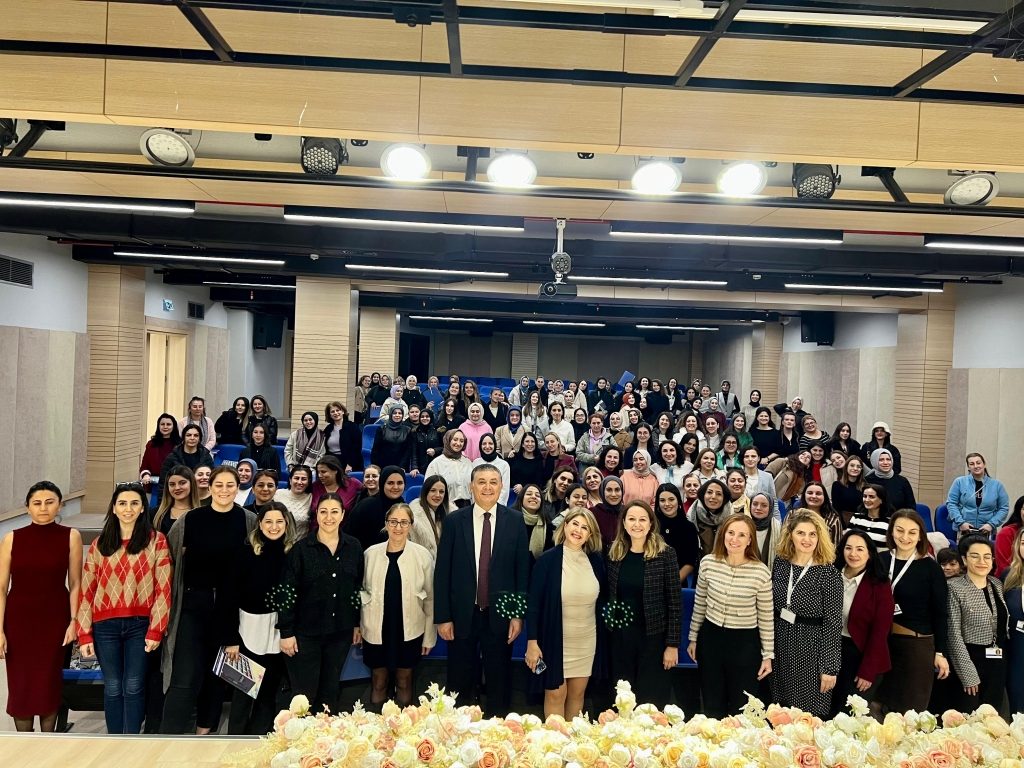 Prof. Dr. Özgül Polat tarafından İstanbul Anadolu Yakası okul öncesi ve rehber öğretmenlere ‘’Yaratıcı Öğretmenlerin Yaratıcı Çocukları’’ konulu uygulamalı eğitim gerçekleştirildi. görseli 8