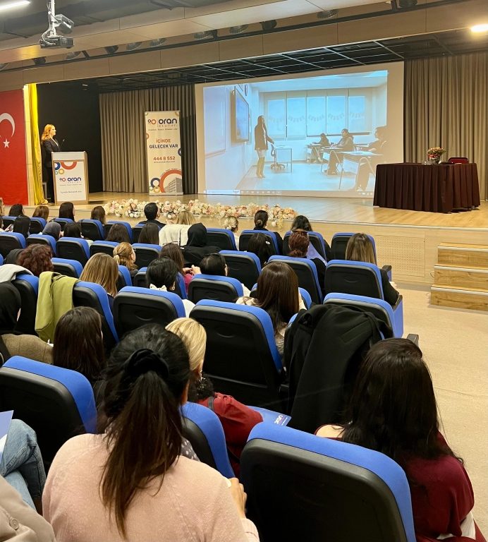 Prof. Dr. Özgül Polat tarafından İstanbul Anadolu Yakası okul öncesi ve rehber öğretmenlere ‘’Yaratıcı Öğretmenlerin Yaratıcı Çocukları’’ konulu uygulamalı eğitim gerçekleştirildi. görseli 2