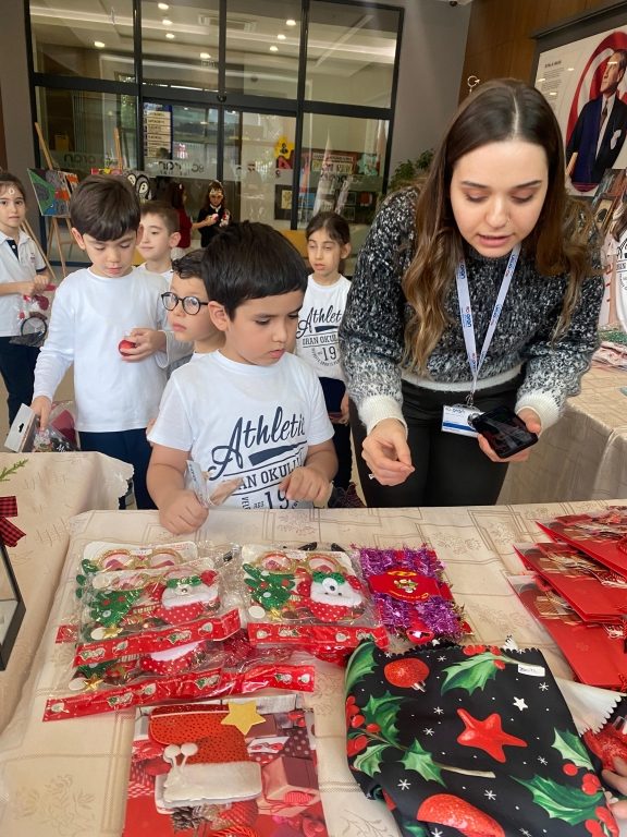 Geleneksel Yeni Yıl Kermesimizi öğrenci, veli ve okul kadromuzun katılımı ile gerçekleştirdik. görseli 3