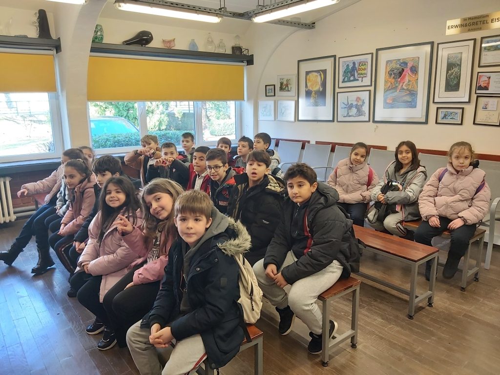 3. sınıf öğrencilerimizle Beykoz Cam Ocağı’na gözlem ve inceleme gezisi gerçekleştirdik. görseli 13