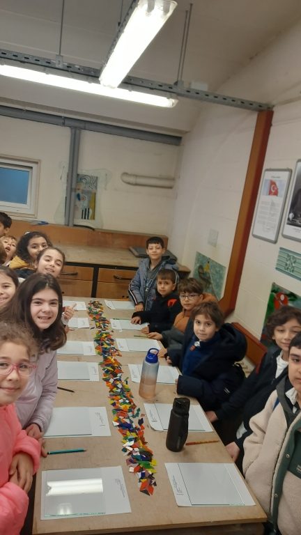 3. sınıf öğrencilerimizle Beykoz Cam Ocağı’na gözlem ve inceleme gezisi gerçekleştirdik. görseli 5