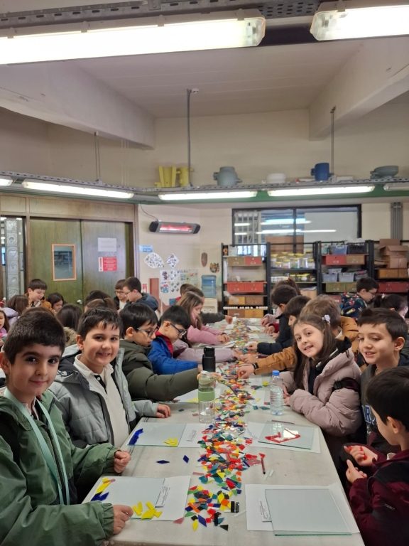 3. sınıf öğrencilerimizle Beykoz Cam Ocağı’na gözlem ve inceleme gezisi gerçekleştirdik. görseli 15