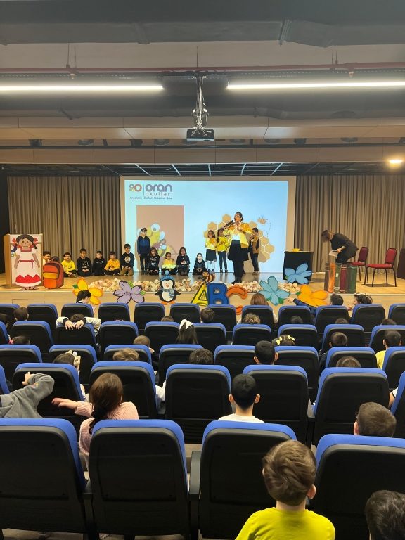 İngilizce Spelling Bee Yarışması”, 2. ve 3. sınıflarımızda büyük bir coşku ve heyecanla gerçekleştirildi. görseli 2
