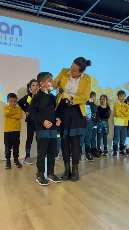 İngilizce Spelling Bee Yarışması”, 2. ve 3. sınıflarımızda büyük bir coşku ve heyecanla gerçekleştirildi. görseli 4