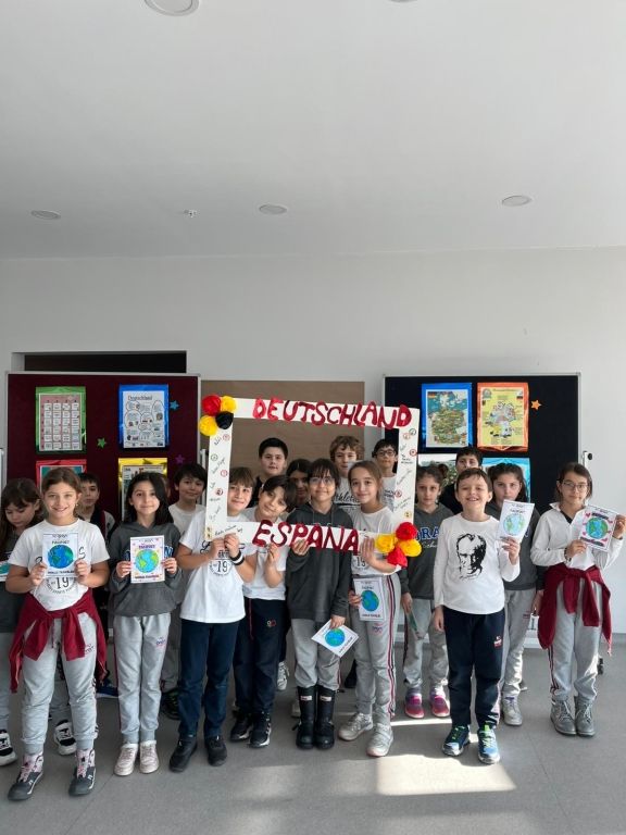 Okulumuzun 2. yabancı dilleri olan Almanca ve İspanyolca etkinlik haftasında, öğrencilerimize öğrendikleri dilleri aktif bir şekilde kullanma fırsatı sunduk. görseli 19