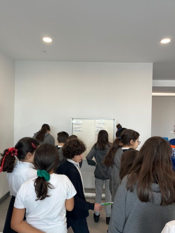 Okulumuzun 2. yabancı dilleri olan Almanca ve İspanyolca etkinlik haftasında, öğrencilerimize öğrendikleri dilleri aktif bir şekilde kullanma fırsatı sunduk. görseli 16