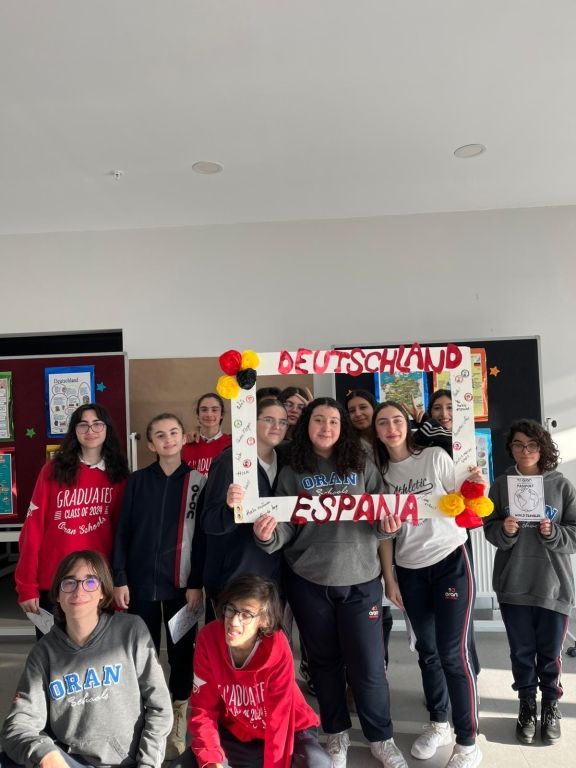 Okulumuzun 2. yabancı dilleri olan Almanca ve İspanyolca etkinlik haftasında, öğrencilerimize öğrendikleri dilleri aktif bir şekilde kullanma fırsatı sunduk. görseli 2