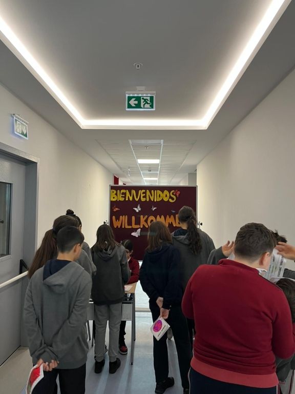 Okulumuzun 2. yabancı dilleri olan Almanca ve İspanyolca etkinlik haftasında, öğrencilerimize öğrendikleri dilleri aktif bir şekilde kullanma fırsatı sunduk. görseli 28