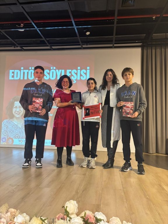 Ulu Önder Gazi Mustafa Kemal Atatürk’ün eseri olan “Nutuk”u gençlerimize karikatür hâlinde sunan Editör Sayın Senem Kale ile söyleşi gerçekleştirdik. görseli 2