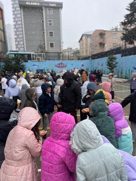 Okulumuzda olası depremlere hazırlık için düzenli deprem tatbikatlarımıza devam ediyoruz. görseli 10