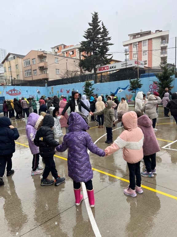 Okulumuzda olası depremlere hazırlık için düzenli deprem tatbikatlarımıza devam ediyoruz. görseli 2