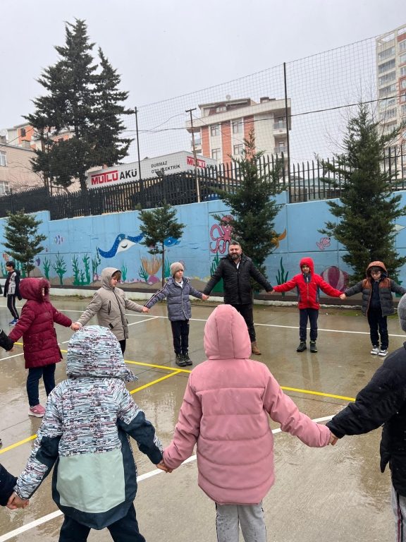 Okulumuzda olası depremlere hazırlık için düzenli deprem tatbikatlarımıza devam ediyoruz. görseli 3