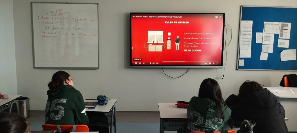 Okulumuzda olası depremlere hazırlık için düzenli deprem tatbikatlarımıza devam ediyoruz. görseli 9