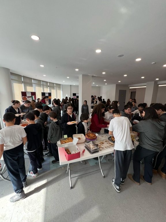 Yabancı Diller Bölümümüz tarafından farklı ülkelerin kültür paylaşımı amacıyla ‘’White Winter Party’’ etkinliği gerçekleştirildi. görseli 7