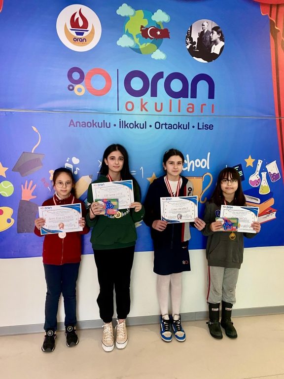 14 Şubat Dünya Öykü Günü kapsamında okulumuz öğrencileri arasında düzenlenen öykü yarışmasında dereceye giren öğrencilerimize ödülleri takdim edild görseli 1