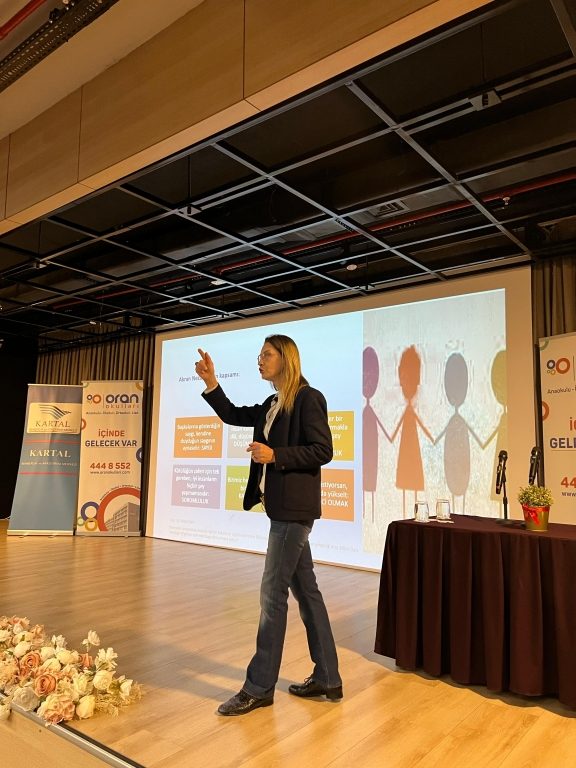 Okulumuzun ev sahipliğinde Kartal ve Adalar ilçelerinde görev yapan Rehber Öğretmen ve Psikolojik Danışmanlara yönelik II. Dönem Rehberlik Toplantısı gerçekleşmiştir. görseli 1