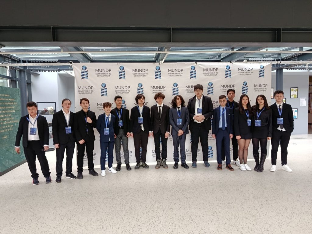 Oran Anadolu Lisesi olarak  MUNDP’25 konferansına katıldık. Oldukça ilgi gören ve dinamik geçen konferansta öğrencilerimiz  uluslararası standartlarda kendilerini ifade etme fırsatı sundu.