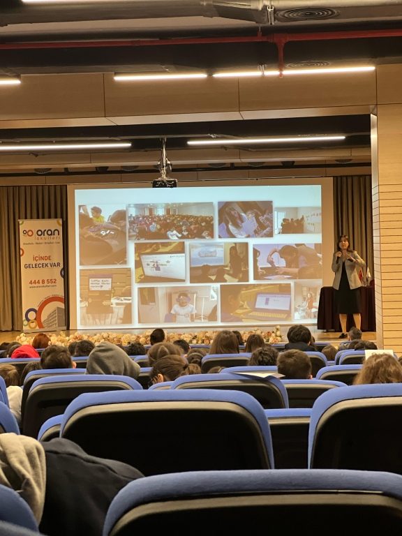 Profesyonel Koç - Eğitmen - Yazar Çiğdem SEZER tarafından ortaokul ve lise öğrencilerimize ‘’Girişimcilik ve İnovasyon Sırlar’’ konulu söyleşi gerçekleştirildi. görseli 5
