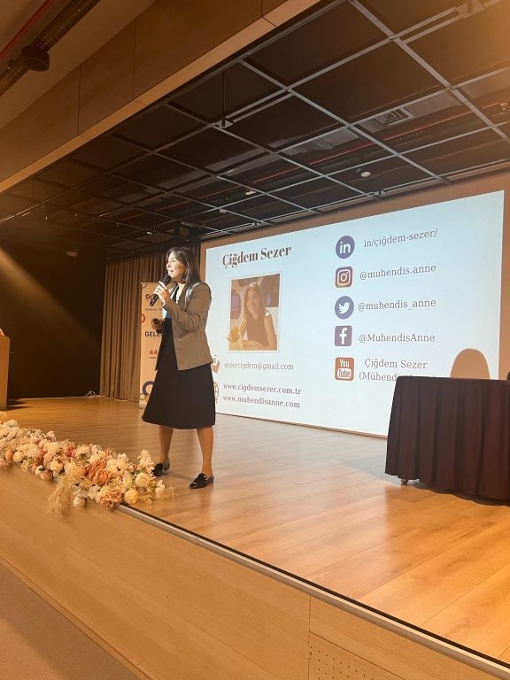 Profesyonel Koç - Eğitmen - Yazar Çiğdem SEZER tarafından ortaokul ve lise öğrencilerimize ‘’Girişimcilik ve İnovasyon Sırlar’’ konulu söyleşi gerçekleştirildi. görseli 3