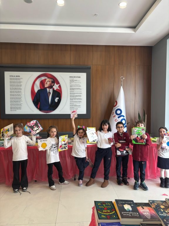Okulumuzda düzenlenen 5. Geleneksel Kitap Fuarında, öğrencilerimizi kitaplarla buluşturduk. görseli 1