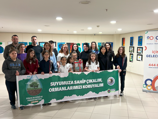 İlkokul ve ortaokul öğrencilerimizin eserlerinden oluşan, Kartal Belediyesi’nde gerçekleştirdiğimiz ‘’Akış ve Denge’’ konulu resim sergimizin açılışını Kartal Belediye Başkan Yardımcısı Sayın Dr. Dilek Kars, öğrencilerimiz, öğretmenlerimiz ve Anaokulu-İlkokul Müdür Yardımcımız Sayın Gamze Adalı’nın katılımıyla gerçekleştirdik. görseli 3
