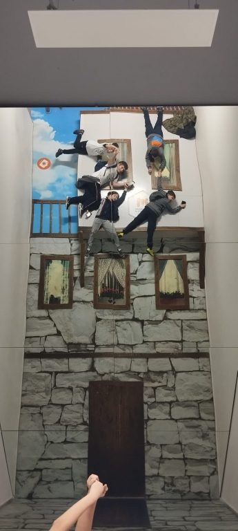 Aynaların gizemli dünyasını keşfetmen için İstanbul İllüzyon Müzesi’ne gittik. görseli 7