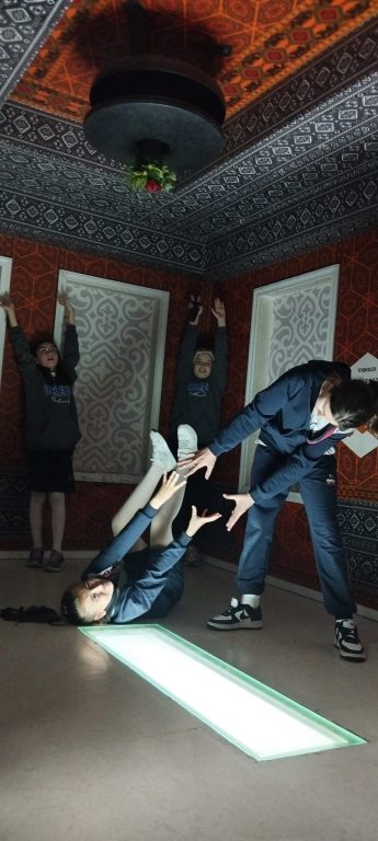 Aynaların gizemli dünyasını keşfetmen için İstanbul İllüzyon Müzesi’ne gittik. görseli 10