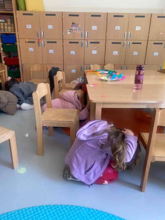 Oran Okulları olarak, olası depremlere hazırlık amacıyla düzenli ve habersiz deprem tatbikatlarımıza devam ediyoruz. görseli 7