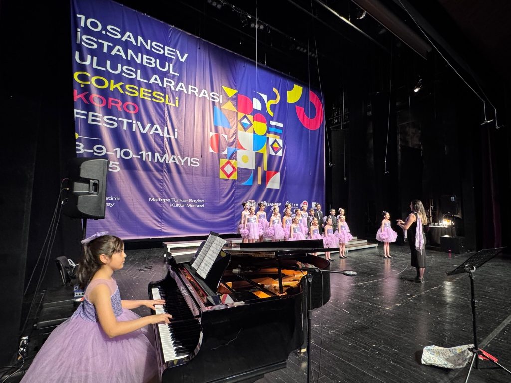 Öğrencilerimiz, Sansev İstanbul Uluslararası Çoksesli Koro Festivali’nin büyülü atmosferinde bir kez daha sahne aldı! görseli 2