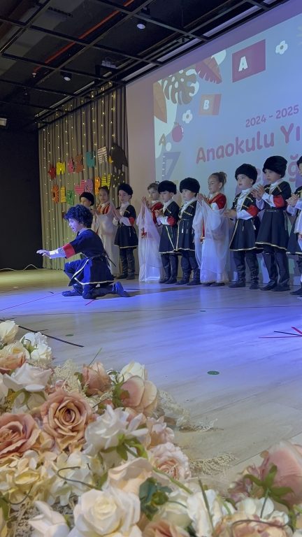Anaokulu Yıl Sonu Şenliği ve İlkokullu Oluyorum Programımızda heyecan, mutluluk ve gurur bir aradaydı. görseli 16