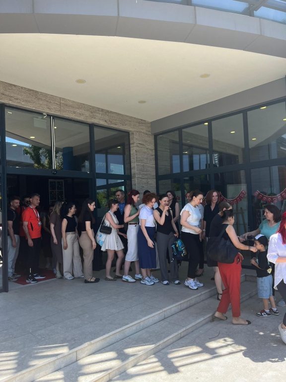 Kurucumuz Sayın Orhan Karakaya’nın da katılımıyla Oran Okulları Eğitim Ailesi olarak bayramlaşma programımızı gerçekleştirdik. Hep birlikte nice sağlıklı, huzurlu ve mutlu bayramlara! görseli 7
